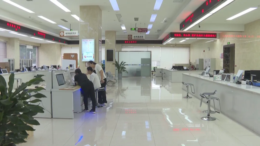 线上线下齐发力 便民利企“零距离”