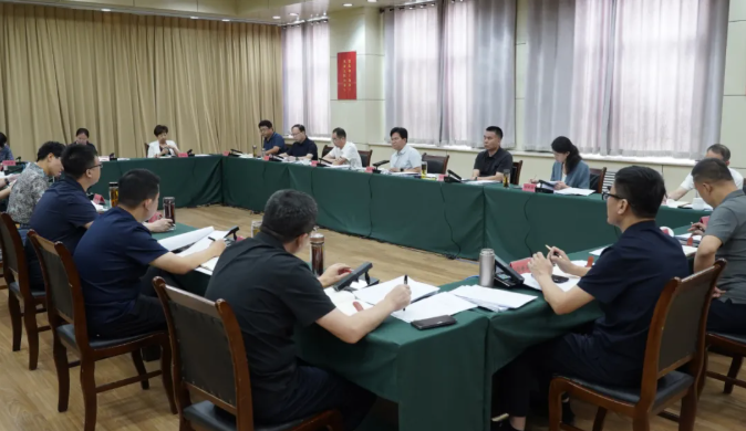 区委常委会召开扩大会议 陈宏锋主持并讲话